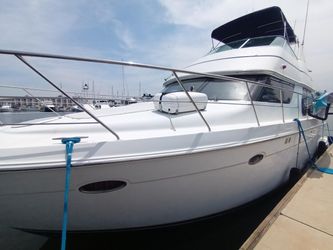 47' Carver 2000 Yacht For Sale